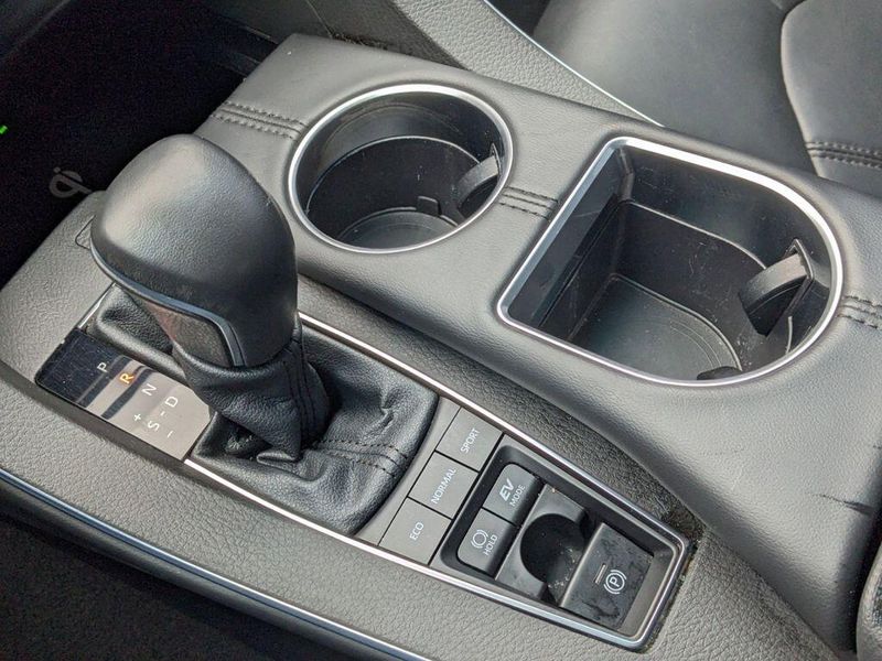 2022 Toyota Avalon Hybrid XLE in a Ice Edge exterior color and Blackinterior. Johnson Dodge 601-693-6343 pixelmotiondemo.com 