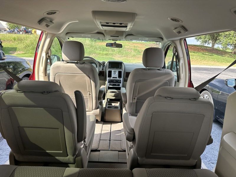 2010 Chrysler Town & Country LXImage 13