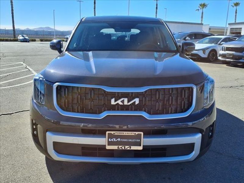 2025 Kia Telluride LXImage 2