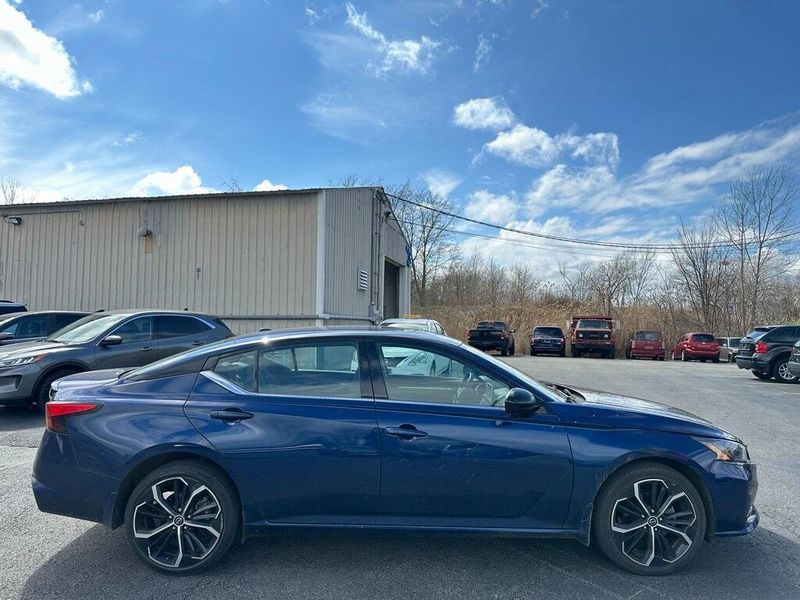 2023 Nissan Altima 2.5 SRImage 11