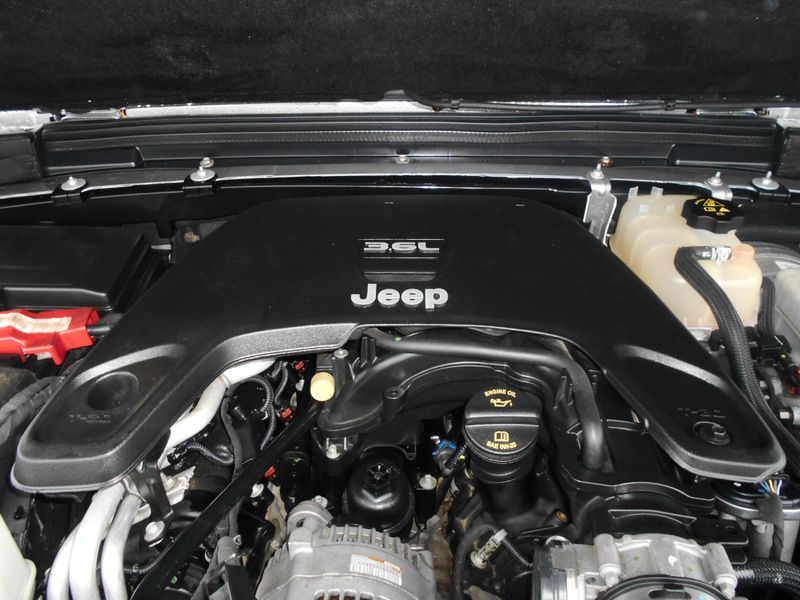 2018 Jeep Wrangler Unlimited SaharaImage 5