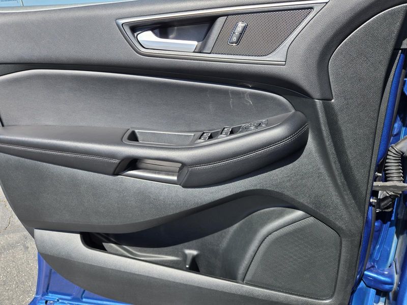 Used 2023 Ford Edge SE AWD