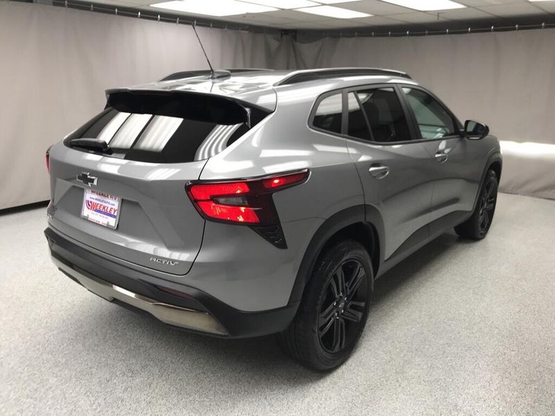 Used 2025 Chevrolet Trax ActivImage 4