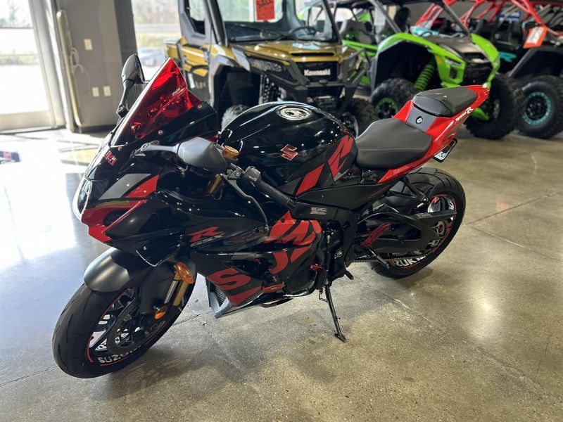 Used 2022 Suzuki GSX-R1000R Image 11