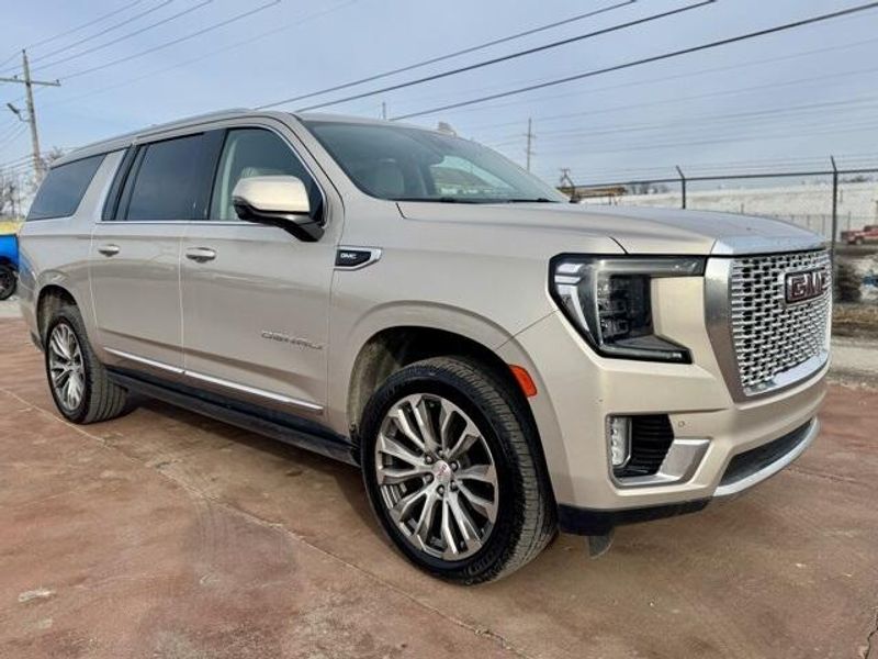 2021 GMC Yukon XL DenaliImage 3