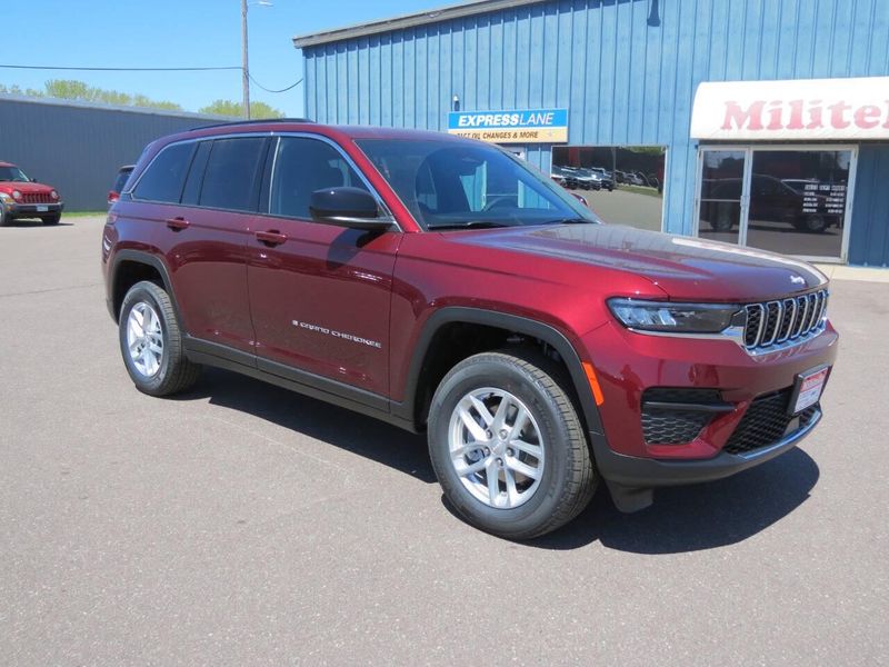 New 2026 Jeep Grand Cherokee Laredo X 4x4Image 3