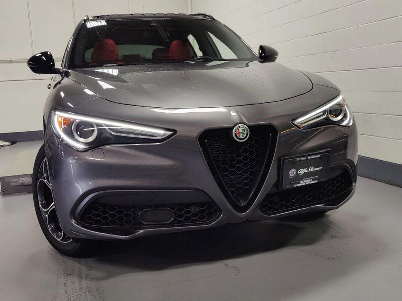 2022 Alfa Romeo Stelvio Veloce AWD w/Sunroof & NavImage 2