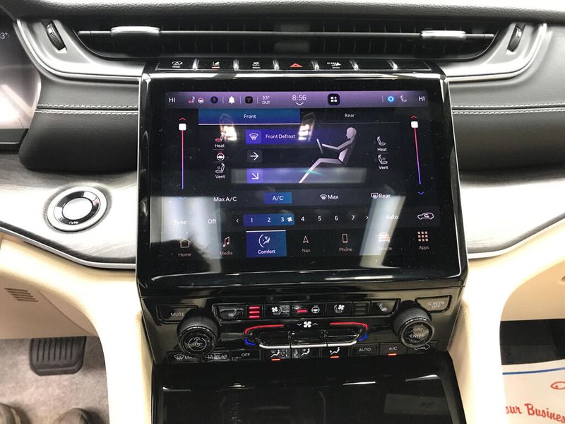 Used 2023 Jeep Grand Cherokee L LimitedImage 7