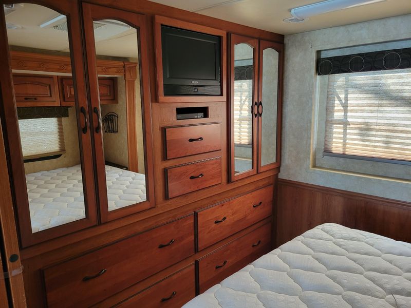Used 2011 COACHMAN BY FOREST R ENCOUNTER 37-TZ Image 26