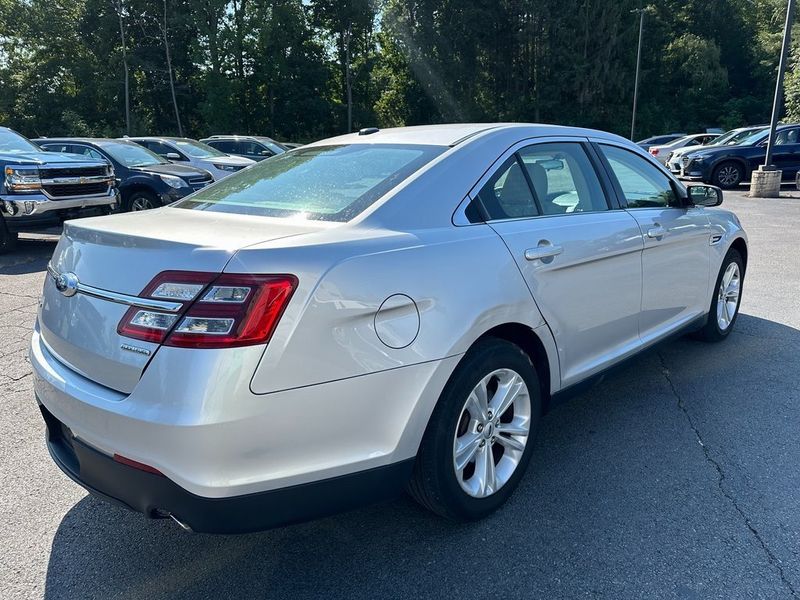 2019 Ford Taurus SEImage 11