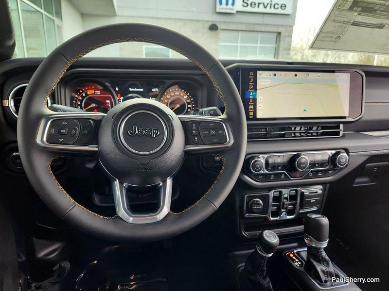 New 2025 Jeep Wrangler 4-door SaharaImage 38