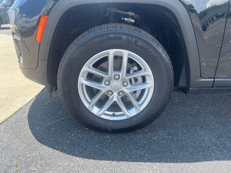 2025 Jeep Grand Cherokee Laredo X 4x4