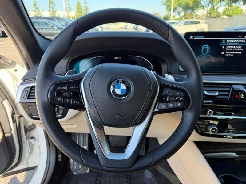 Used 2023 BMW 5 Series 530e iPerformanceImage 23