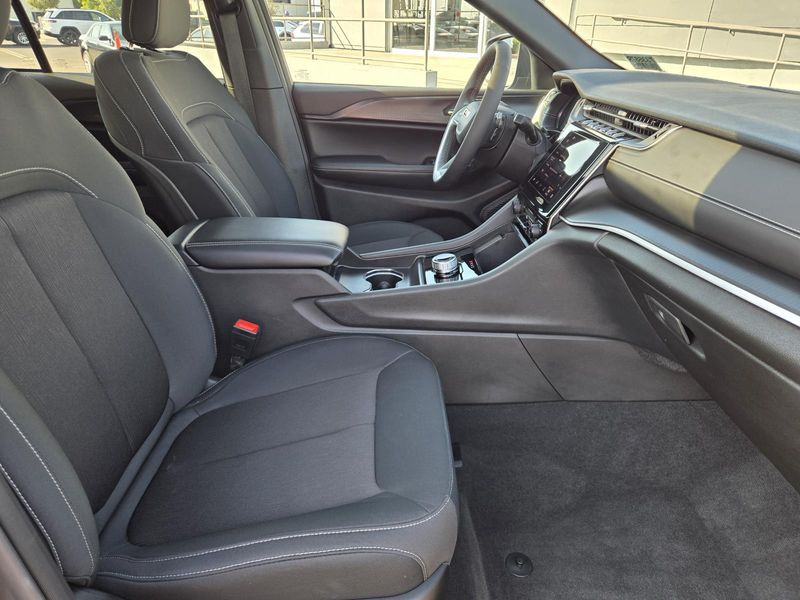 Used 2025 Jeep Grand Cherokee Laredo X 4x2