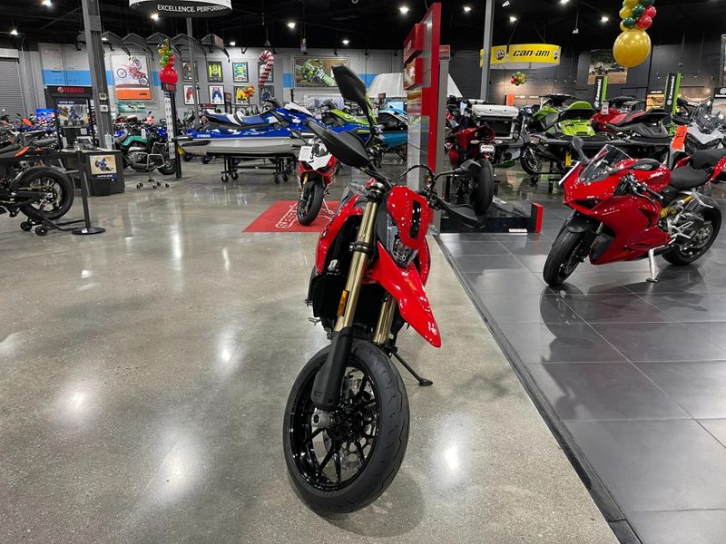 New 2025 Ducati HYPERMOTARD 698 Image 11