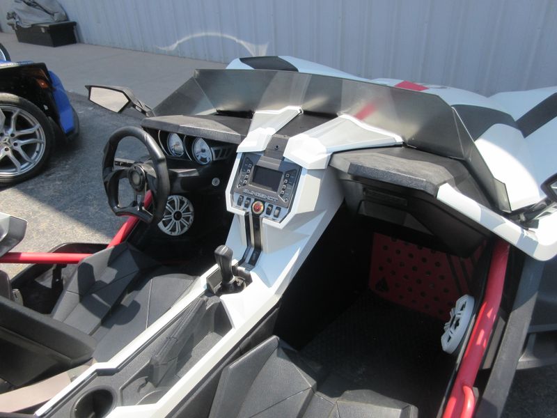 USED 2016 POLARIS SLINGSHOT SL Image 10