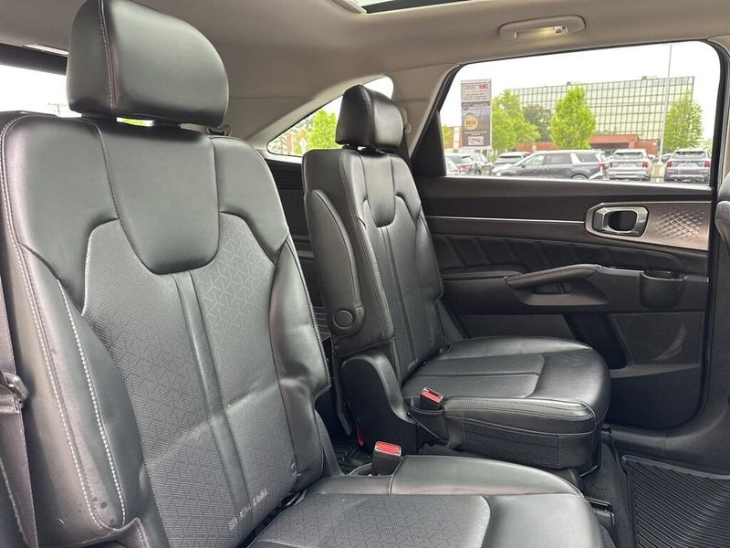 2021 Kia Sorento SXImage 18