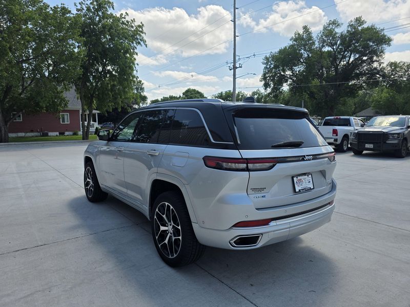 Used 2023 Jeep Grand Cherokee 4xe Summit ReserveImage 5
