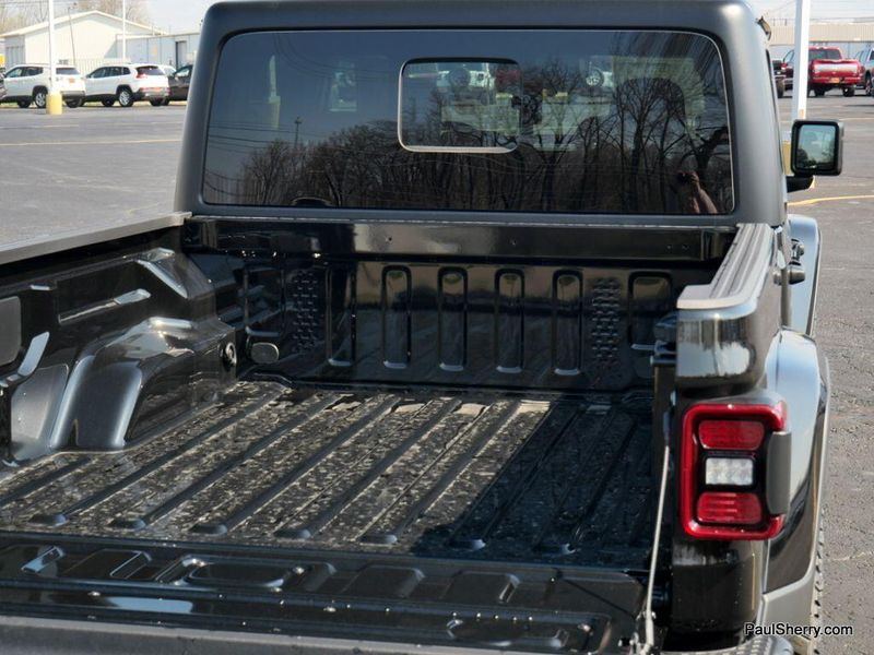 2025 Jeep Gladiator Willys photo 14