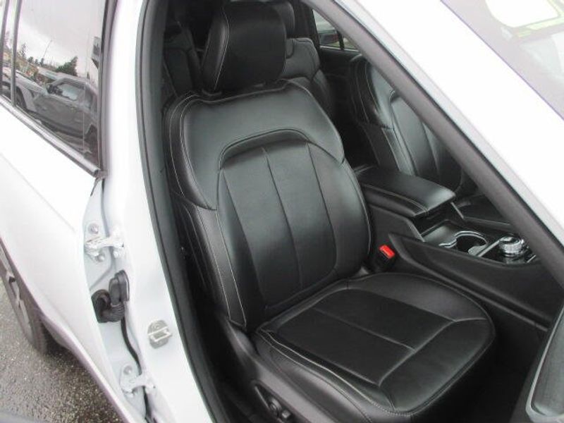 Used 2024 Jeep Grand Cherokee L LimitedImage 25