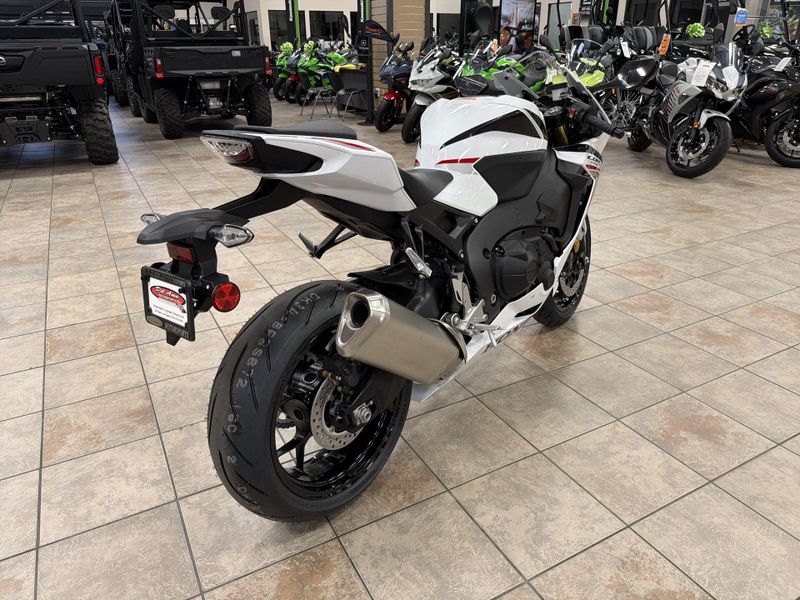 New 2026 Honda CBR1000RR Image 17
