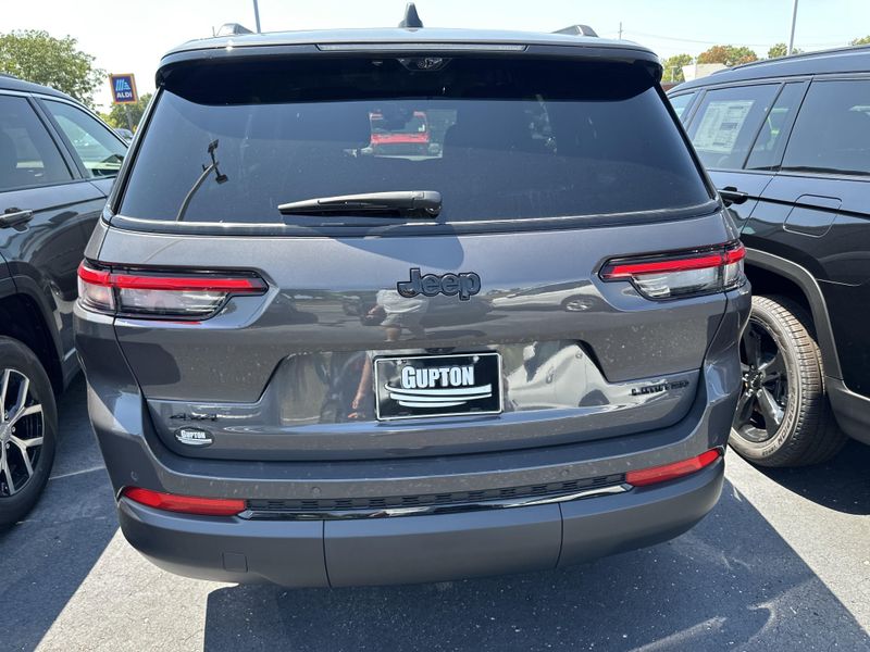 New 2025 Jeep Grand Cherokee L Limited 4x4Image 9