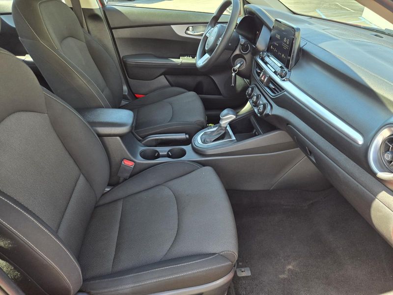 Used 2023 Kia Forte LXS IVT