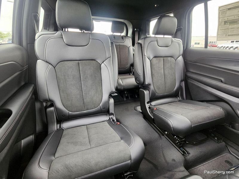 2025 Jeep Grand Cherokee L Altitude X 4x4Image 3
