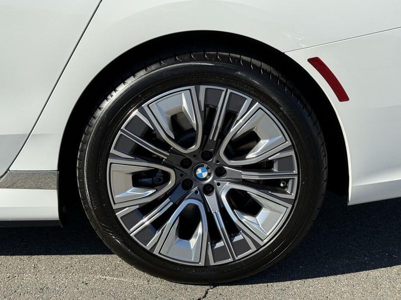 Used 2025 BMW i7 eDrive50Image 17