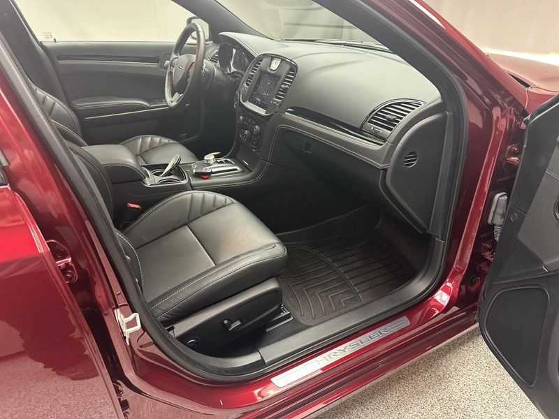 Used 2023 Chrysler 300C 300CImage 16