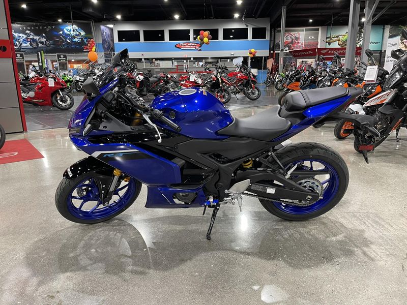 2025 Yamaha YZF-R3 ABS Image 3