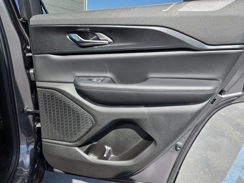 New 2026 Jeep Grand Cherokee Laredo X 4x4