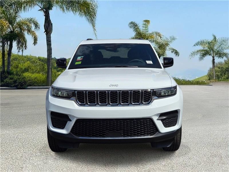 New 2026 Jeep Grand Cherokee Laredo 4x2