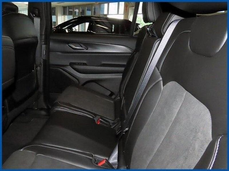 New 2025 Jeep Grand Cherokee Altitude XImage 8
