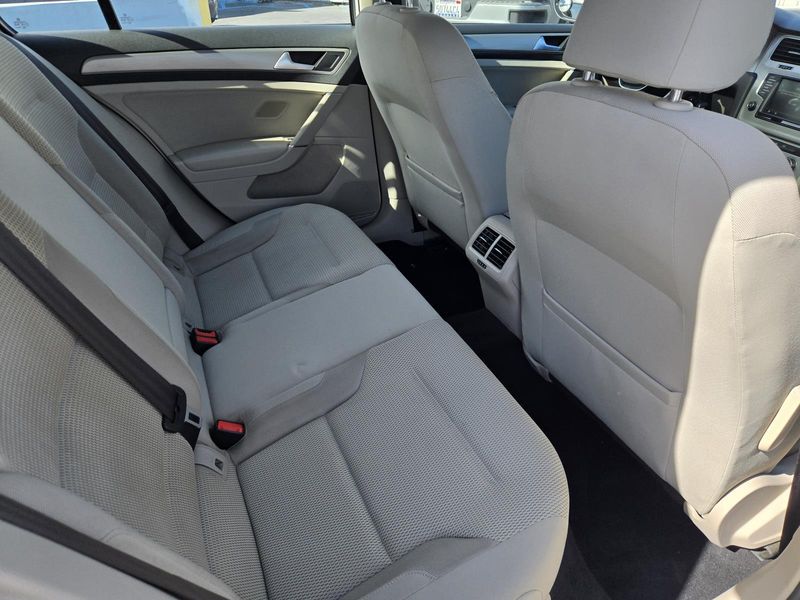 Used 2016 Volkswagen Golf 4dr HB Auto TSI S w/Sunroof