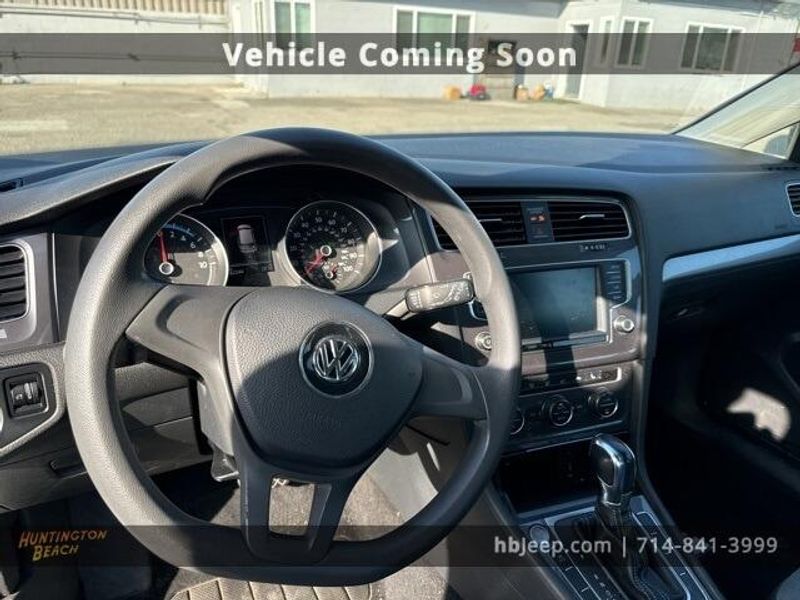 2016 Volkswagen e-Golf SEImage 10