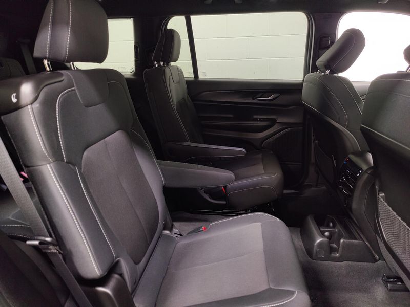 Used 2025 Jeep Grand Cherokee L Laredo V6 4x4 w/Luxury TechImage 13