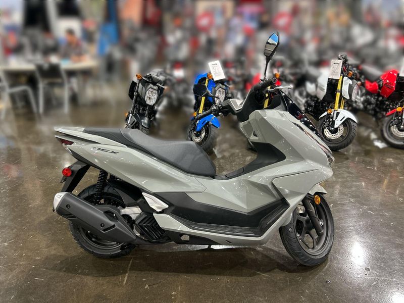 2025 Honda PCX Image 10