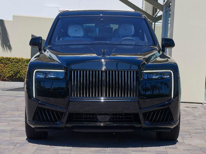 New 2027 Rolls-Royce Cullinan Black BadgeImage 6