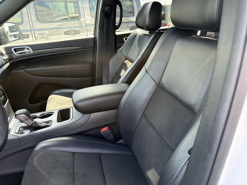 Used 2021 Jeep Grand Cherokee Laredo XImage 25