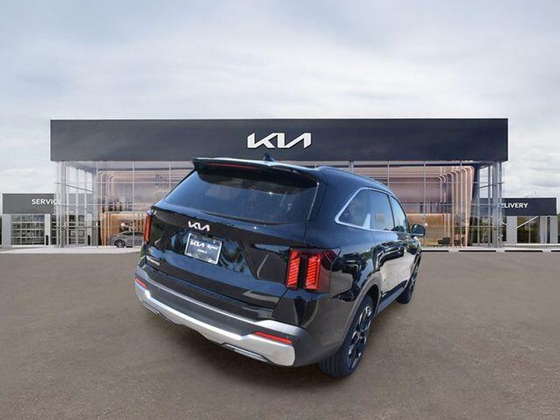 New 2026 Kia Sorento SXImage 4