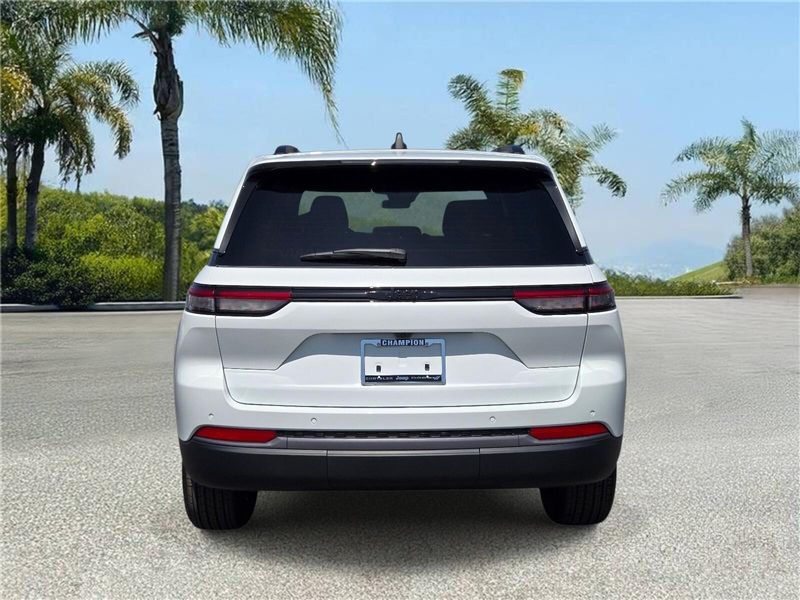New 2026 Jeep Grand Cherokee Laredo Altitude 4x2