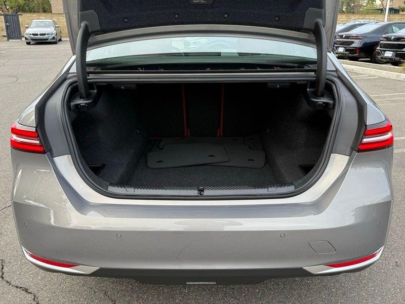 Used 2025 BMW 5 Series 530iImage 15