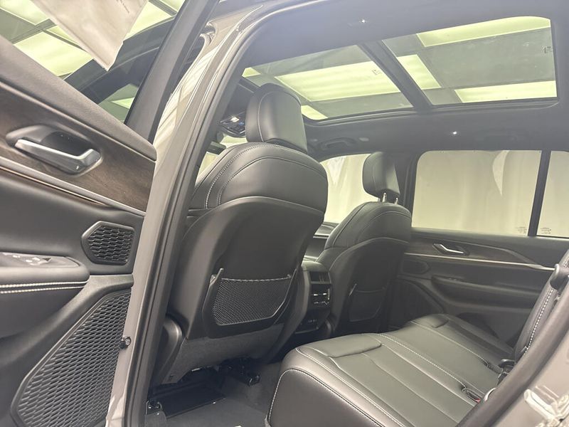 New 2027 Jeep Grand Cherokee LimitedImage 13