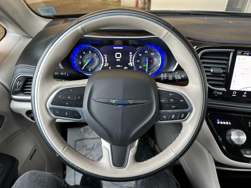 2021 Chrysler Pacifica LimitedImage 2