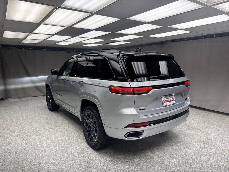 2025 Jeep Grand Cherokee Summit Reserve 4x4Image 2