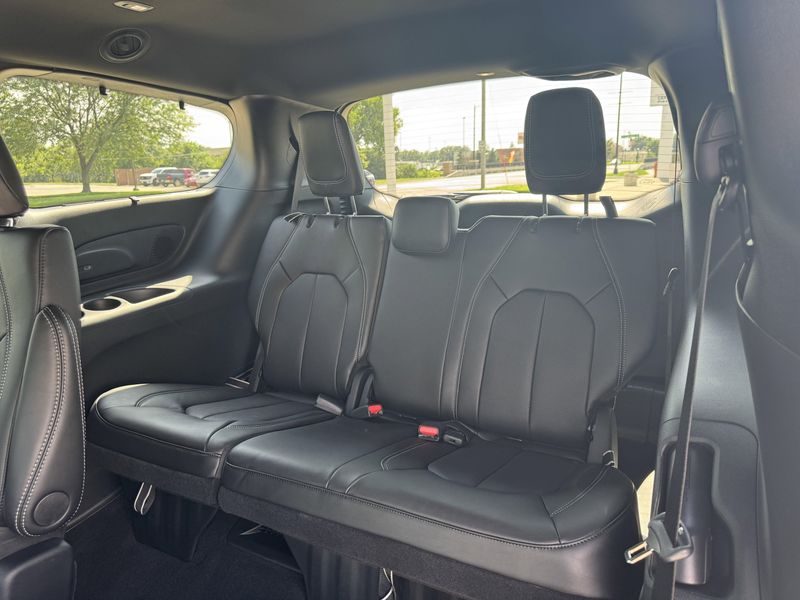 New 2025 Chrysler Pacifica SelectImage 11