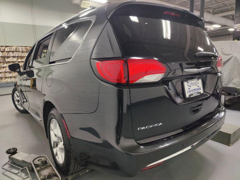 2017 Chrysler Pacifica Touring-L w/NavImage 9