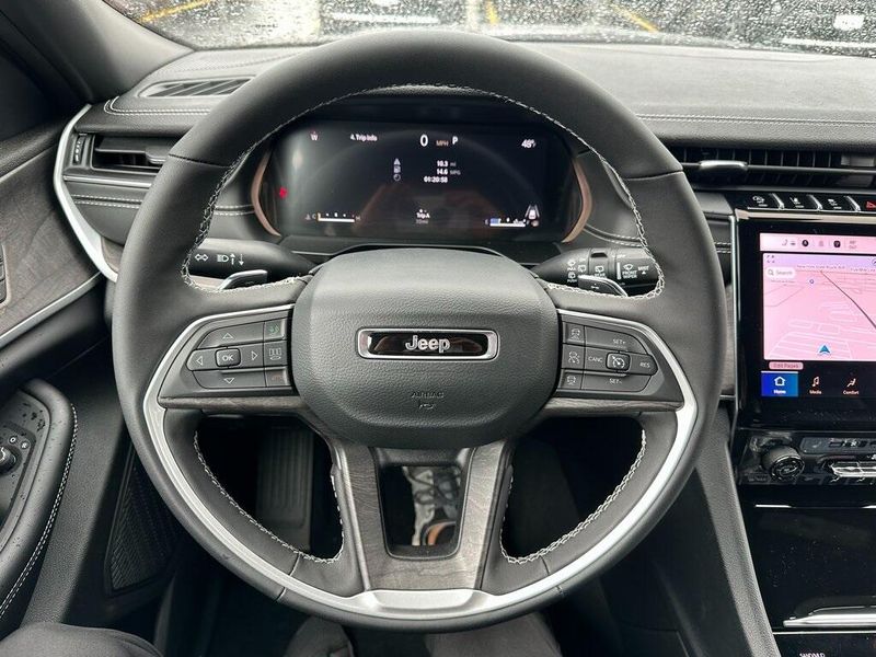 2025 Jeep Grand Cherokee Limited 4x4Image 2