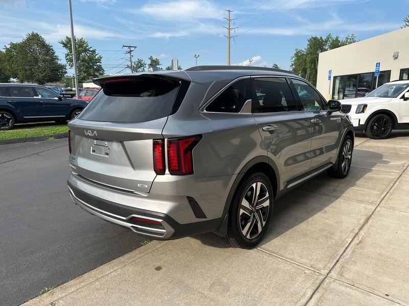 Used 2023 Kia Sorento Hybrid EXImage 5